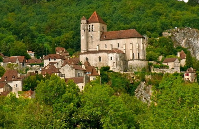 LITTLE HOUSE CENTER OF SAINT CIRQ LAPOPIE