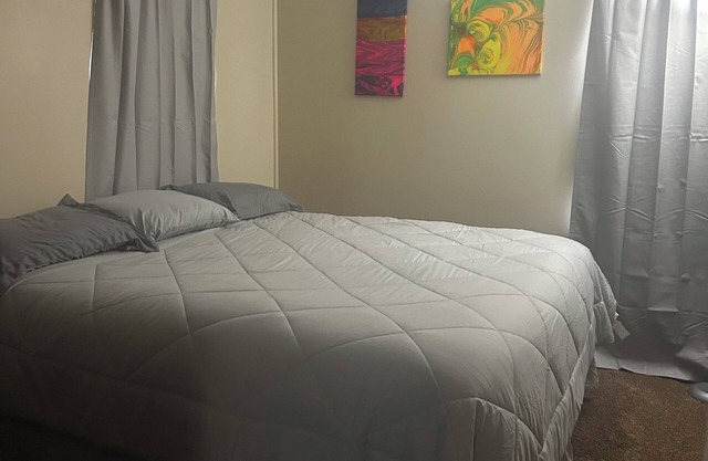 Little house in the alley. Charming 2-bedroom house in peaceful Pierre with AC