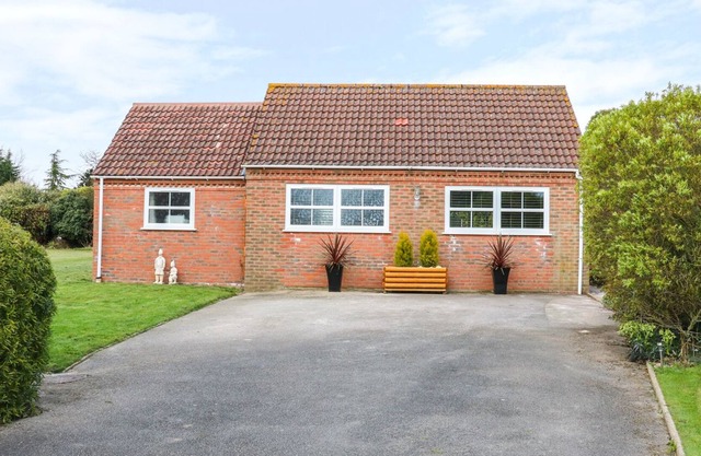 LITTLE LONDON NORFOLK, romantic, country holiday cottage in Southery