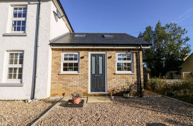 LITTLE OSNEY, romantic, with a garden in Bembridge