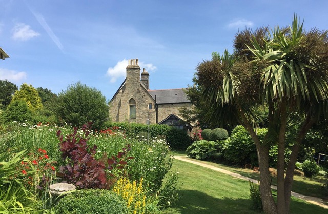 Little Peregrine, an Idyllic quiet cottage at Peregrine Hall.