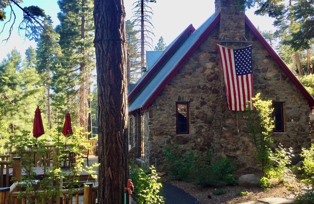 Little Rock Cabin Tahoe City- Hot Tub, Pet Friendly, 1/2 mile walk to Lake Tahoe