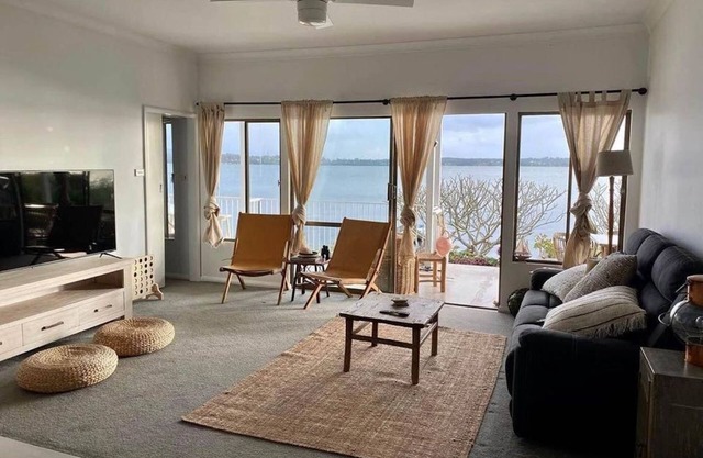 Little's Lakehouse Absolute Waterfront