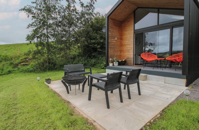 LITTLE SHELVE BARN, family friendly, with a garden in Bishop's Castle