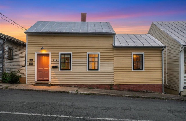 Little Yellow House: Walk to Downtown Staunton