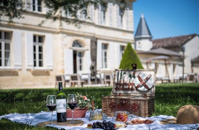 Live the castle life in Malescasse!