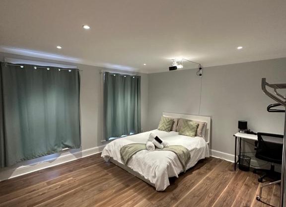Liverpool Street Green Bedroom