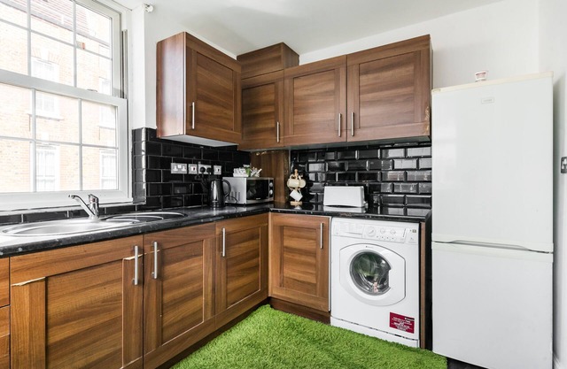 Liverpool Street House - Large 2 Bedroom Apartment