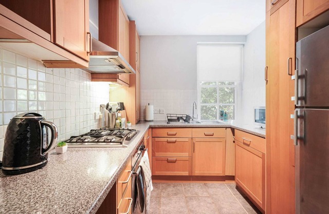 Livestay Chic 2BR Westminster Apt Gym & Garden