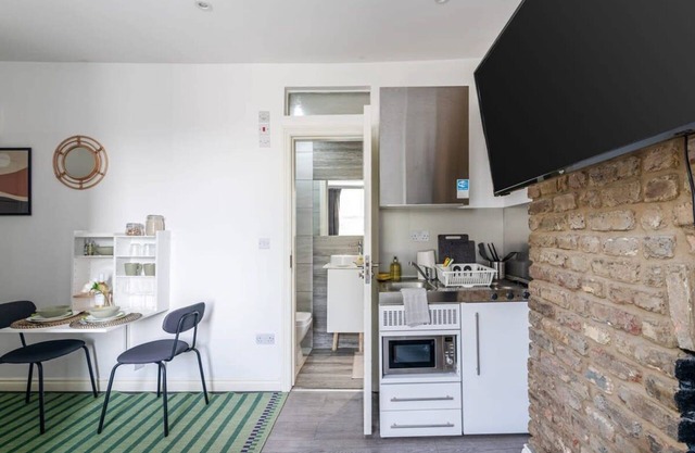 Livestay Studio Apartment in London Green Lanes*6