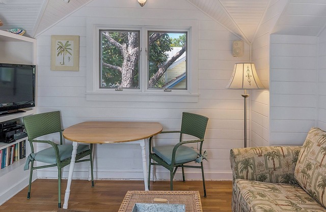 Located in Seaside - Sleeps 4