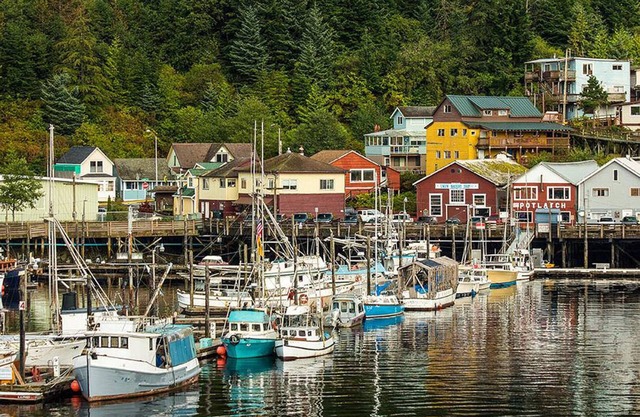 Located in the heart of downtown near the docks at Thomas Basin.