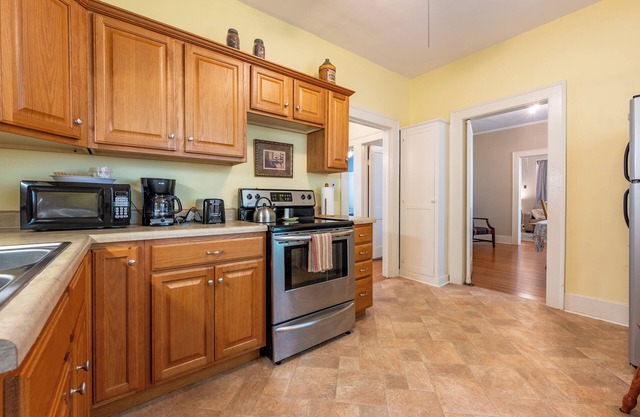 Located in the Heart of "Mayberry" a short walk to Main!