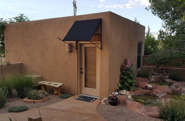 Located just 2 miles from Lake Pueblo Reservoir! Studio room just right for two!