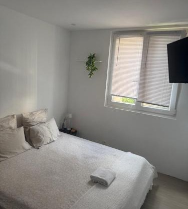 Location In private security residence with free parking, 1 minute from tramway, 9 minutes from de center, accessible all transports
