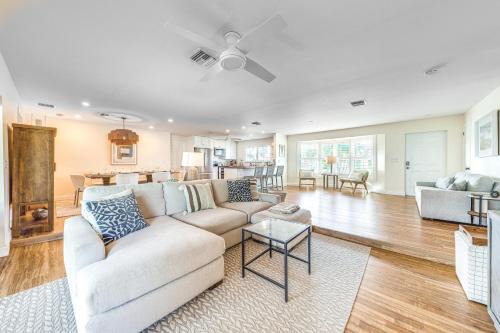 Location, Location! Stylish Home in Palm Beach!