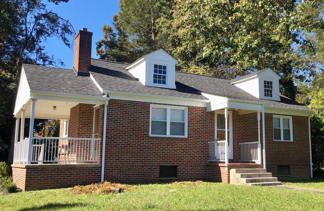 Location, Location, Location! Easy walk to downtown Fayetteville & Town Park