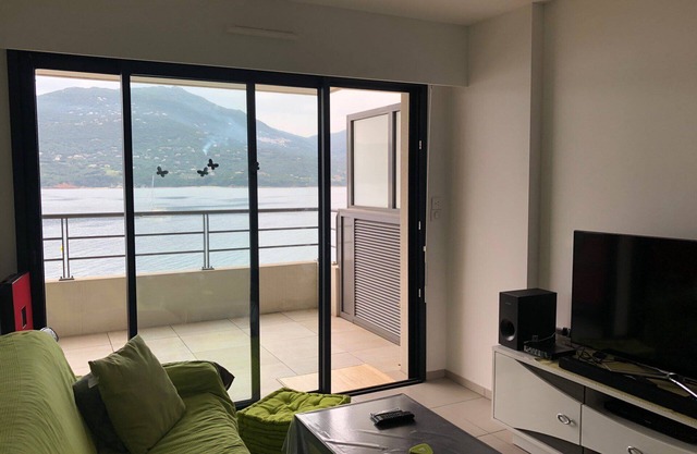 LOCBIZ T2 IN RESIDENCE FOOT IN THE WATER PROPRIANO