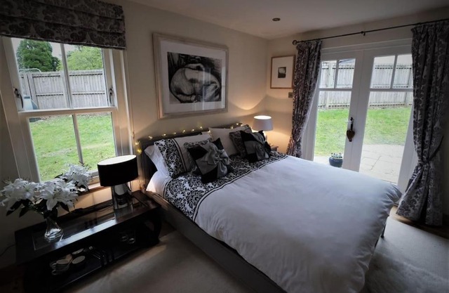 Loch Lomond Unique Selfcontained bed+bathroom