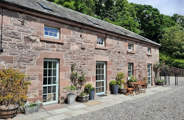 Lochelour Mill Cottage - a cottage that sleeps 2 guests in 1 bedroom