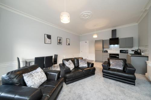 Lochside Apartments, Apt C