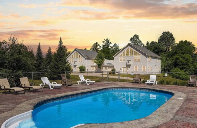 Locust Lodge #2 | 18 Beds, Sleeps 28, HotTub, Pool
