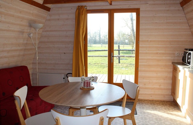 Lodge-Comfort-Private Bathroom-Countryside view