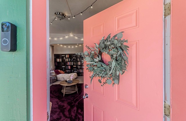 Lofi Girl Book Lover's Nook- 2BD 1BATH A/C Washer/Dryer Full kitchen/fast WIFI