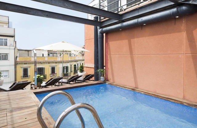 Loft by Arc de Triomf w/terrace, pool & Wi-Fi