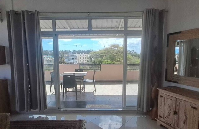 Loft in the center of Flic en Flac with corner terrace. 400m from the beachn