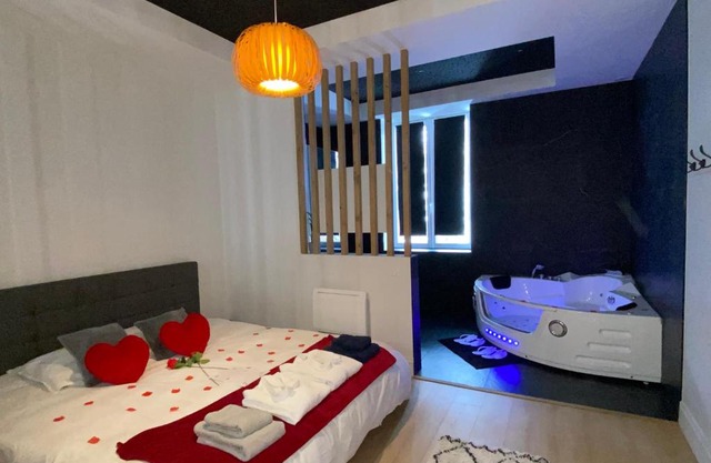 Loft romantique avec jacuzzi comprenant pack romantique et champagne OFFERTS