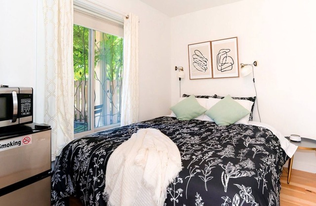 Loftium | Cozy & Chic Guest Suite - steps from Alki Beach!