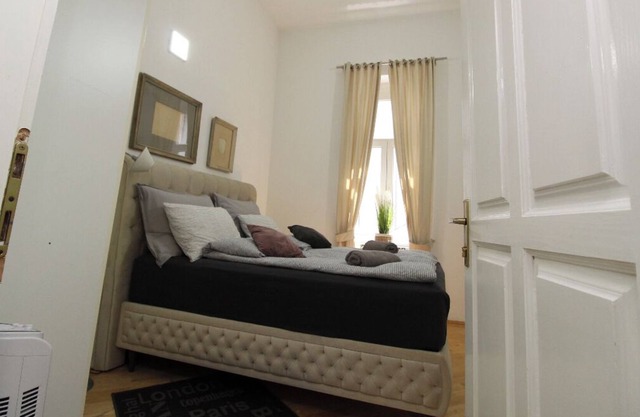 Lofty Luxury 3 BD Apartment 140 sqm, in Downtown Bascarsija