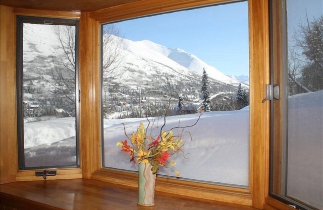 Log Cabin Chalet/Spectacular Mtn. Scenery 3Bdrm/2 ba $239 Summer/$195.00 Winter