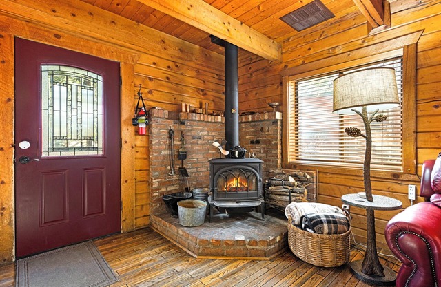 Log Cabin Near Trails, Fully Fenced, Central to Grand Canyon Sedona Williams