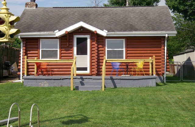 Log Cabin Waterfront getaway at Buckeye Lake featured in the 2019 Tour of Homes