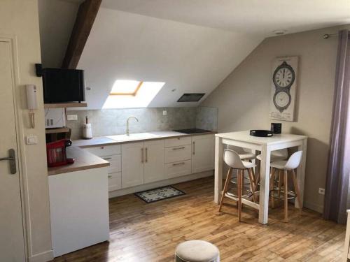 Logement à Brive, près du centre-ville et de la gare - Climatisation, fibre internet et stationnement gratuit