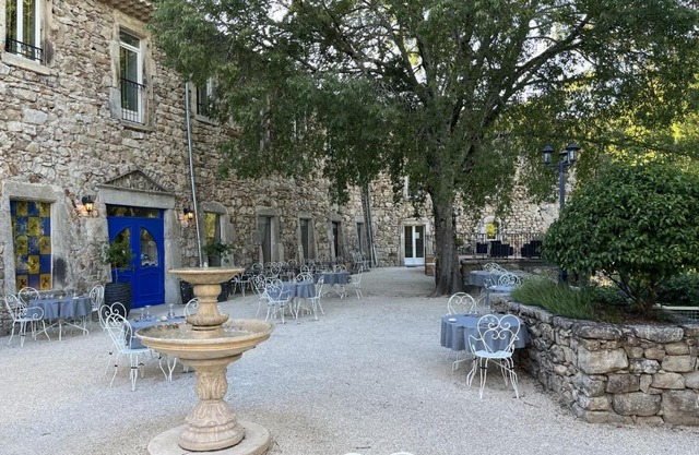 Logis Hôtel Restaurant Le Domaine de l'Eau Vive