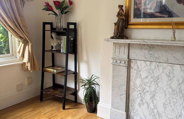 London 2 bed apartment Charlton SE7
