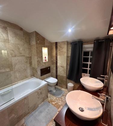 London Bridge Room