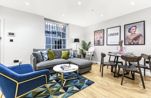 London Calling: 2BR Flat with Chic London Flair