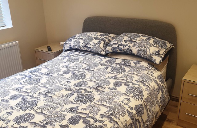 London Luxury 1 bed flat - kitchen, garden, parking, WIFI