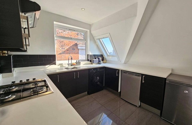 London Luxury Apartment - Finchley Road Retreat