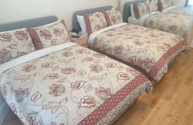 London Luxury Spacious 2 Bedroom Apartment 5 mins from Ilford Stn.