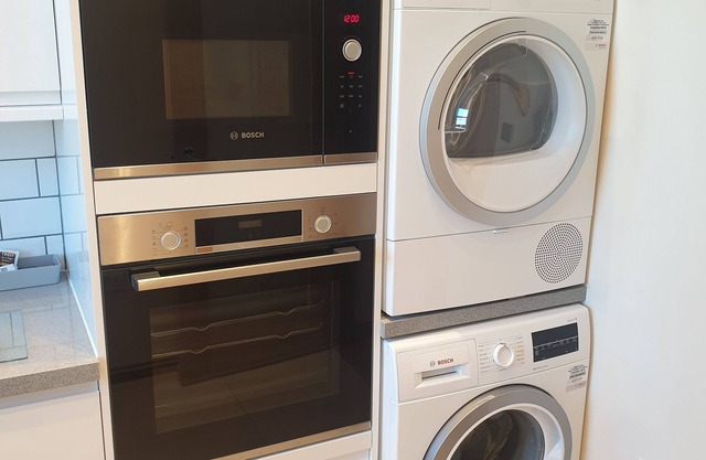 London Luxury Spacious 2 Bedroom Apartment 5 mins to Ilford Station