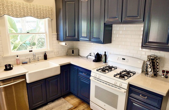 Long Beach Breeze – Dreamy 2 BDR, Walk to Shopping & Dining, Mins to Beach