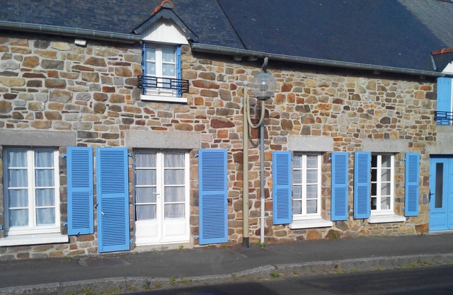 Longère (traditional farmhouse) in the heart of the Bay of Mont-Saint-Michel at Le Vivier sur Mer
