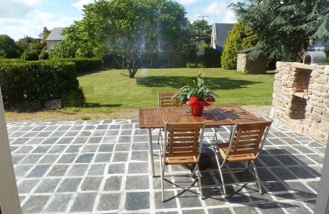 Longere with seaside view