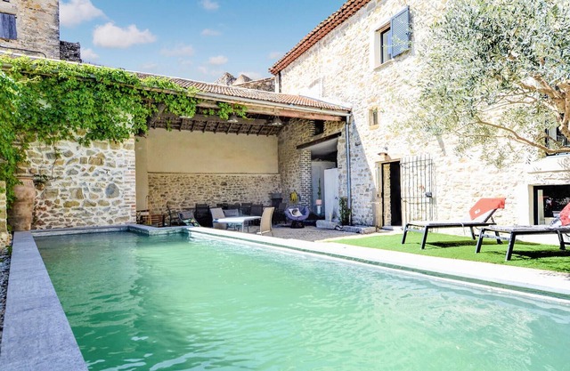 Look forward to unforgettable days in this inviting vacation home with pool.