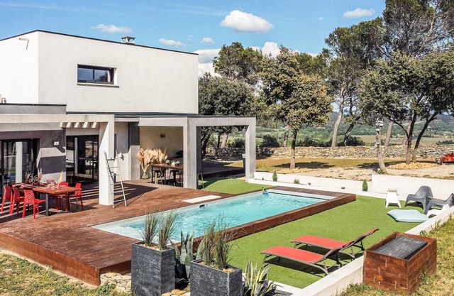 Look forward to your comfortable vacation in this beautiful and spacious vacation home with swimming